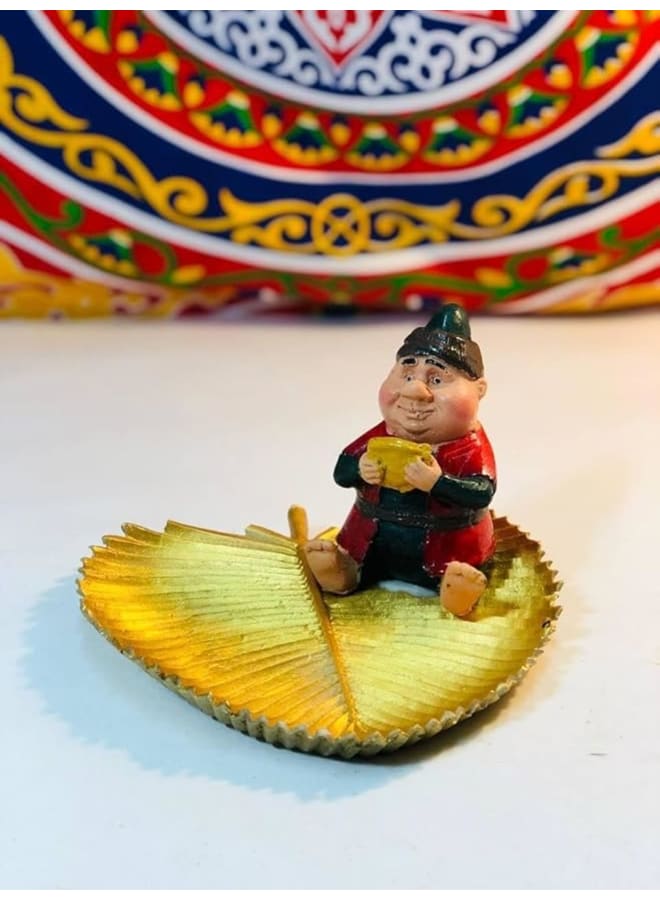 بورسلين Figurine Of Well-Known رمضان Characters، Including Fananees، Sitting On A Leaf. Size: 20 Cm. Also Suitable As A Coaster Or Plate For رمضان Nuts And Appetizers In The Shape Of A Leaf. - Image 2